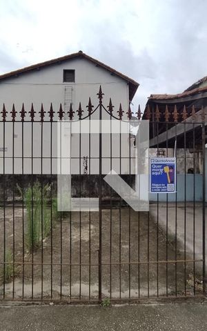 Casa de condomínio para alugar com 98m², 2 quartos e 1 vaga Casa de condomínio para alugar com 98m², 2 quartos e 1 vagaFachada