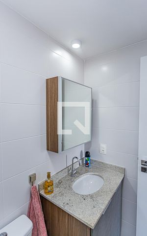 Apartamento à venda com 61m², 2 quartos e 1 vaga Apartamento à venda com 61m², 2 quartos e 1 vagaBanheiro