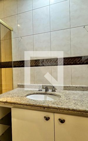 Apartamento à venda com 110m², 3 quartos e 2 vagas Apartamento à venda com 110m², 3 quartos e 2 vagasBanheiro Social