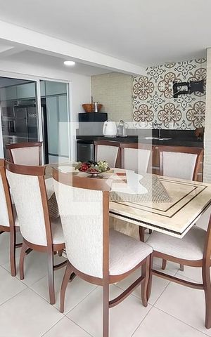 Apartamento à venda com 243m², 3 quartos e 4 vagas Apartamento à venda com 243m², 3 quartos e 4 vagasVaranda