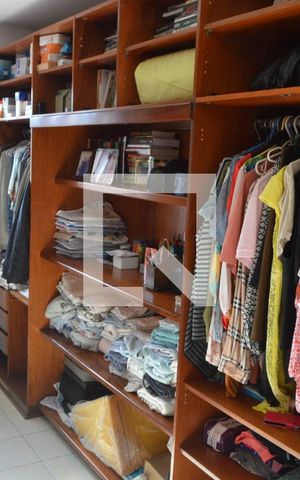Casa de condomínio à venda com 360m², 3 quartos e 2 vagasCloset da suíte