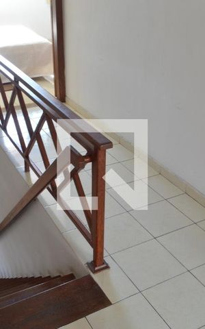 Casa de condomínio à venda com 360m², 3 quartos e 2 vagasEscada