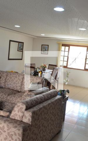 Casa de condomínio à venda com 360m², 3 quartos e 2 vagasSala
