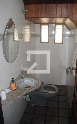 Casa para alugar com 800m², 10 quartos e 6 vagasBanheiro de Serviço