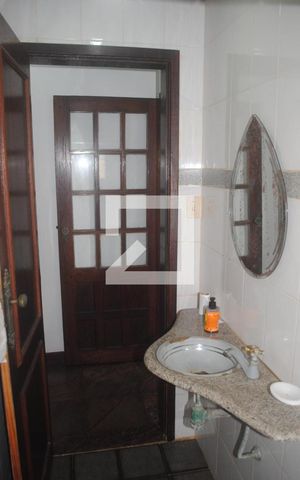 Casa para alugar com 800m², 10 quartos e 6 vagasBanheiro Social 