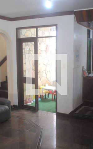 Casa para alugar com 800m², 10 quartos e 6 vagasSala 