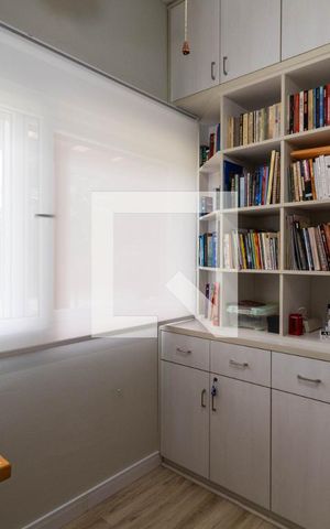 Casa de condomínio à venda com 250m², 3 quartos e 2 vagas Casa de condomínio à venda com 250m², 3 quartos e 2 vagasEscritório