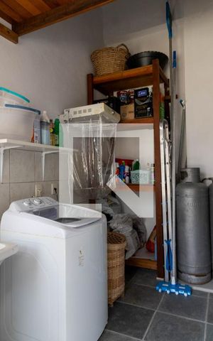 Casa de condomínio à venda com 250m², 3 quartos e 2 vagas Casa de condomínio à venda com 250m², 3 quartos e 2 vagasÁrea de Serviço