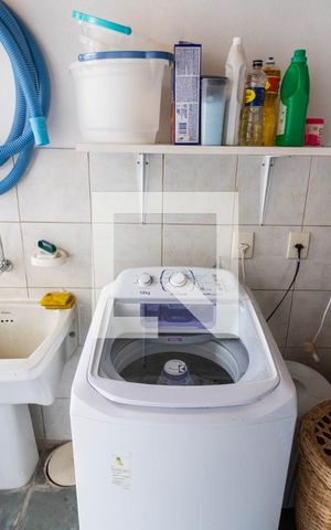Casa de condomínio à venda com 250m², 3 quartos e 2 vagas Casa de condomínio à venda com 250m², 3 quartos e 2 vagasÁrea de Serviço