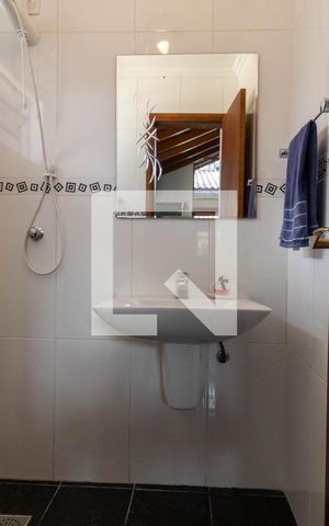Casa de condomínio à venda com 250m², 3 quartos e 2 vagas Casa de condomínio à venda com 250m², 3 quartos e 2 vagasBanheiro de serviço
