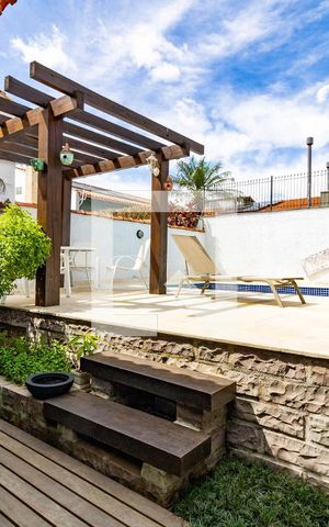 Casa de condomínio à venda com 250m², 3 quartos e 2 vagas Casa de condomínio à venda com 250m², 3 quartos e 2 vagasQuintal