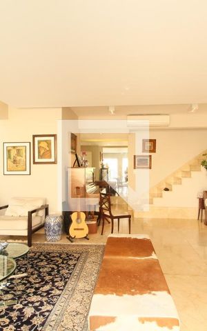 Casa de condomínio à venda com 270m², 4 quartos e 3 vagasSala