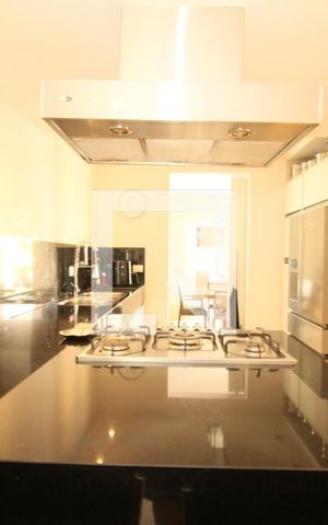 Casa de condomínio à venda com 270m², 4 quartos e 3 vagasCozinha - Armários