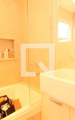 Casa de condomínio à venda com 270m², 4 quartos e 3 vagasBanheiro suíte 4