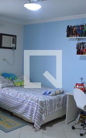 Casa de condomínio à venda com 450m², 3 quartos e 2 vagasSuíte 2