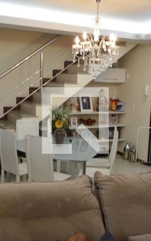Casa de condomínio à venda com 450m², 3 quartos e 2 vagasSala