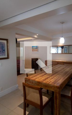 Apartamento para alugar com 236m², 3 quartos e 4 vagas Apartamento para alugar com 236m², 3 quartos e 4 vagasSala de Jantar