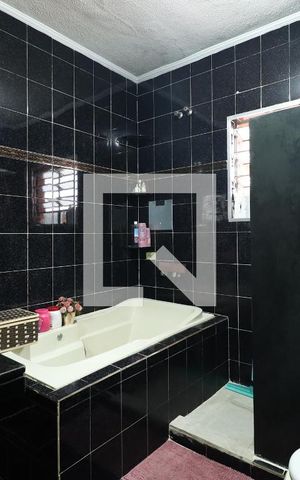Casa para alugar com 330m², 3 quartos e 1 vaga Casa para alugar com 330m², 3 quartos e 1 vagaBanheiro
