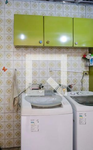 Casa à venda com 305m², 3 quartos e 1 vagaÁrea de serviço