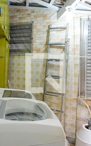 Casa à venda com 305m², 3 quartos e 1 vagaÁrea de serviço