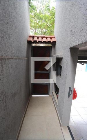 Casa para alugar com 110m², 2 quartos e 2 vagasCorredor Lateral