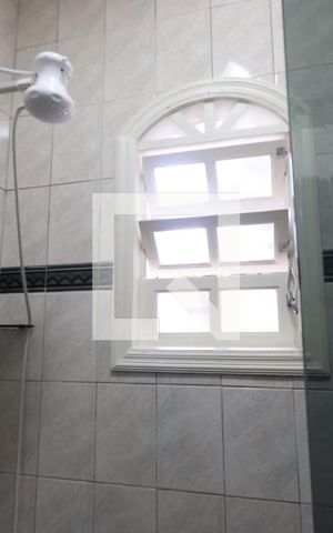 Casa para alugar com 110m², 2 quartos e 2 vagasBanheiro Social