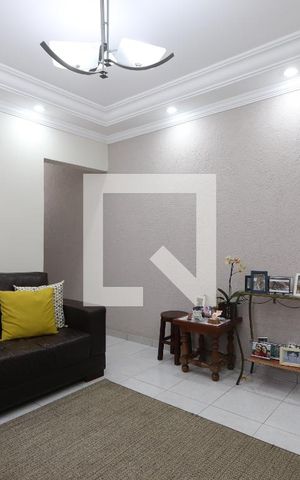 Casa para alugar com 110m², 2 quartos e 2 vagasSala