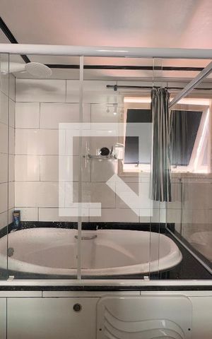 Casa para alugar com 500m², 4 quartos e 5 vagas Casa para alugar com 500m², 4 quartos e 5 vagasBanheiro da Suíte 1