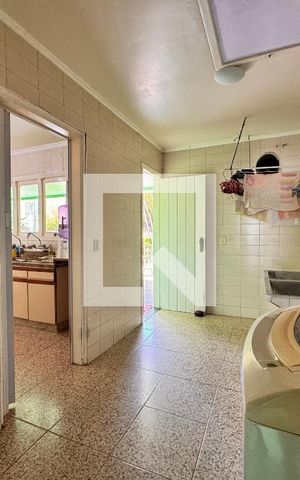 Casa para alugar com 500m², 4 quartos e 5 vagas Casa para alugar com 500m², 4 quartos e 5 vagasLavanderia