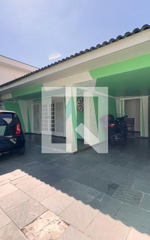Casa para alugar com 500m², 4 quartos e 5 vagas Casa para alugar com 500m², 4 quartos e 5 vagasGaragem