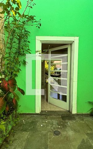 Casa para alugar com 500m², 4 quartos e 5 vagas Casa para alugar com 500m², 4 quartos e 5 vagasJardim de inverno