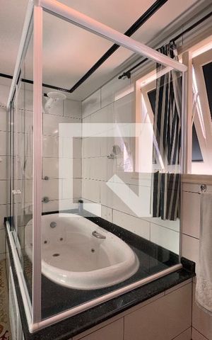 Casa para alugar com 500m², 4 quartos e 5 vagas Casa para alugar com 500m², 4 quartos e 5 vagasBanheiro da Suíte 1