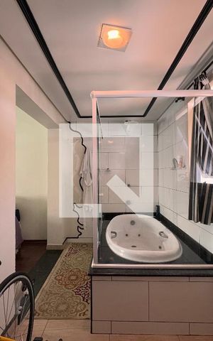 Casa para alugar com 500m², 4 quartos e 5 vagas Casa para alugar com 500m², 4 quartos e 5 vagasBanheiro da Suíte 1