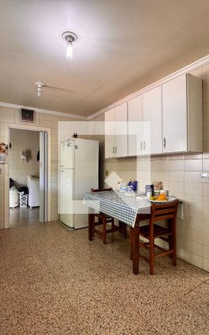 Casa para alugar com 500m², 4 quartos e 5 vagas Casa para alugar com 500m², 4 quartos e 5 vagasCozinha