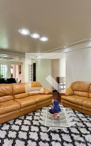 Casa para alugar com 500m², 4 quartos e 5 vagas Casa para alugar com 500m², 4 quartos e 5 vagasSala