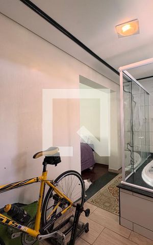 Casa para alugar com 500m², 4 quartos e 5 vagas Casa para alugar com 500m², 4 quartos e 5 vagasBanheiro da Suíte 1
