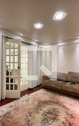 Casa para alugar com 500m², 4 quartos e 5 vagas Casa para alugar com 500m², 4 quartos e 5 vagasSala de TV