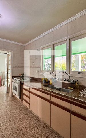 Casa para alugar com 500m², 4 quartos e 5 vagas Casa para alugar com 500m², 4 quartos e 5 vagasCozinha