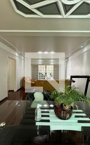 Casa para alugar com 500m², 4 quartos e 5 vagas Casa para alugar com 500m², 4 quartos e 5 vagasSala