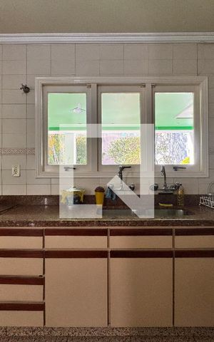 Casa para alugar com 500m², 4 quartos e 5 vagas Casa para alugar com 500m², 4 quartos e 5 vagasCozinha