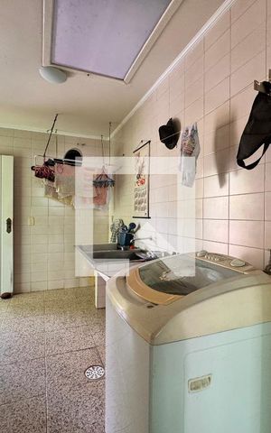 Casa para alugar com 500m², 4 quartos e 5 vagas Casa para alugar com 500m², 4 quartos e 5 vagasLavanderia