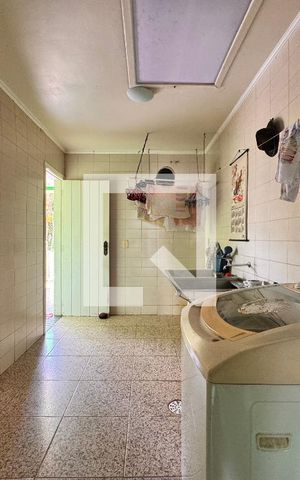 Casa para alugar com 500m², 4 quartos e 5 vagas Casa para alugar com 500m², 4 quartos e 5 vagasLavanderia