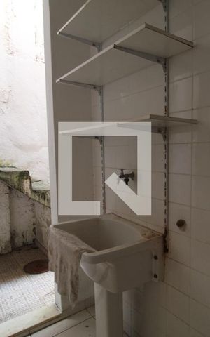 Casa de condomínio à venda com 204m², 4 quartos e 2 vagasÁrea de serviço