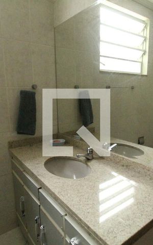 Casa de condomínio à venda com 204m², 4 quartos e 2 vagasBanheiro social 1