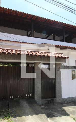 Casa de condomínio à venda com 204m², 4 quartos e 2 vagasFachada