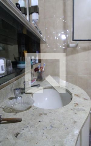 Casa à venda com 334m², 3 quartos e 4 vagasPia banheiro da suíte