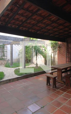 Casa à venda com 334m², 3 quartos e 4 vagasFundos da casa
