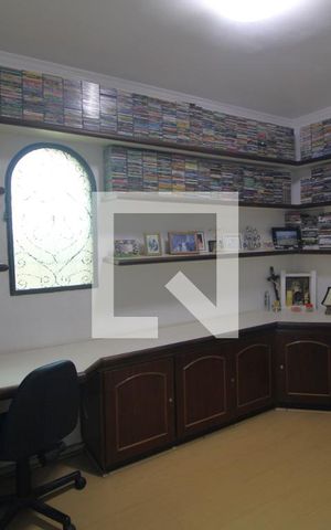 Casa à venda com 334m², 3 quartos e 4 vagasEscritório