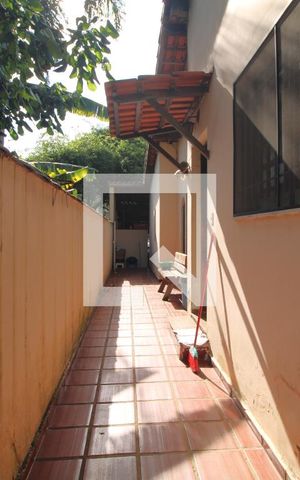 Casa à venda com 334m², 3 quartos e 4 vagasQuintal lateral