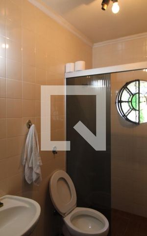 Casa à venda com 334m², 3 quartos e 4 vagasBanheiro de serviço